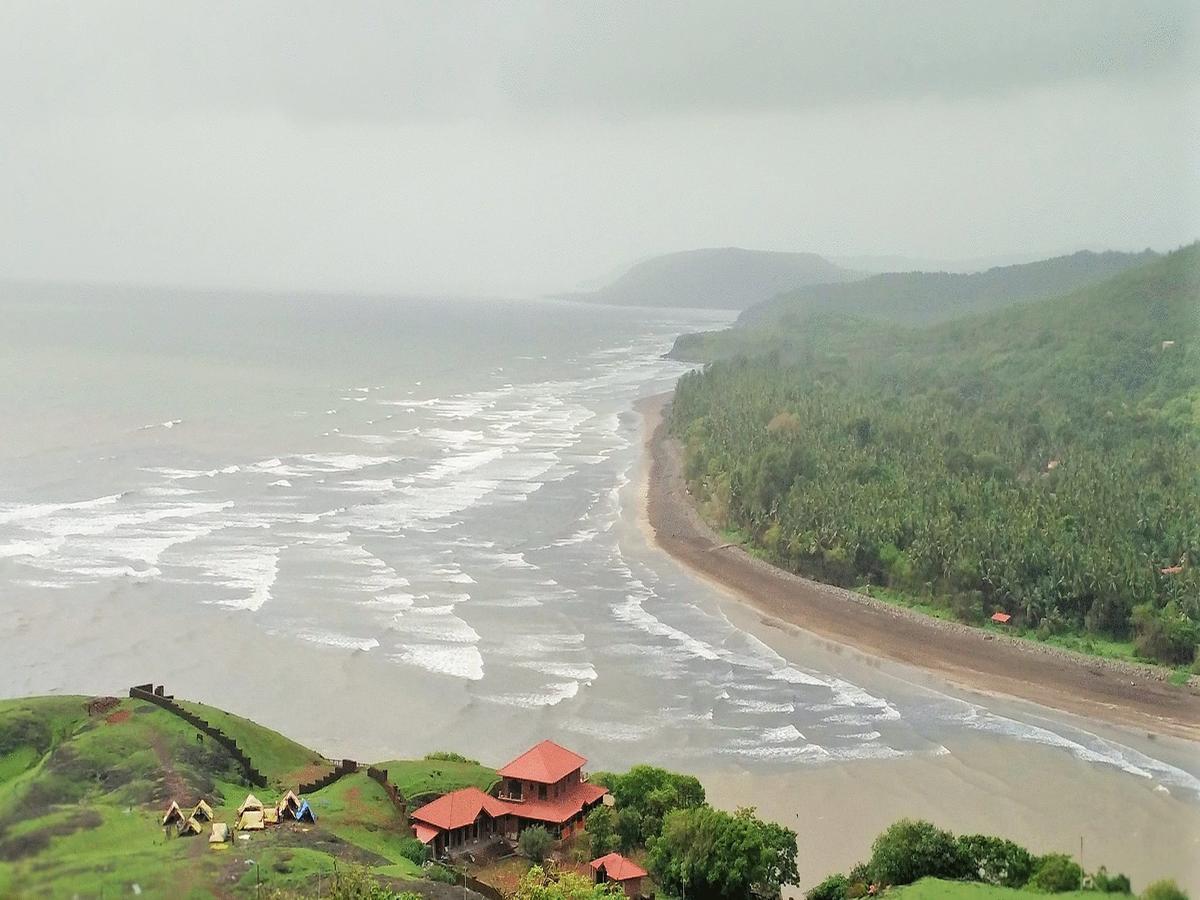 Whistling Waves Beach Resort Ānjarle Exterior foto