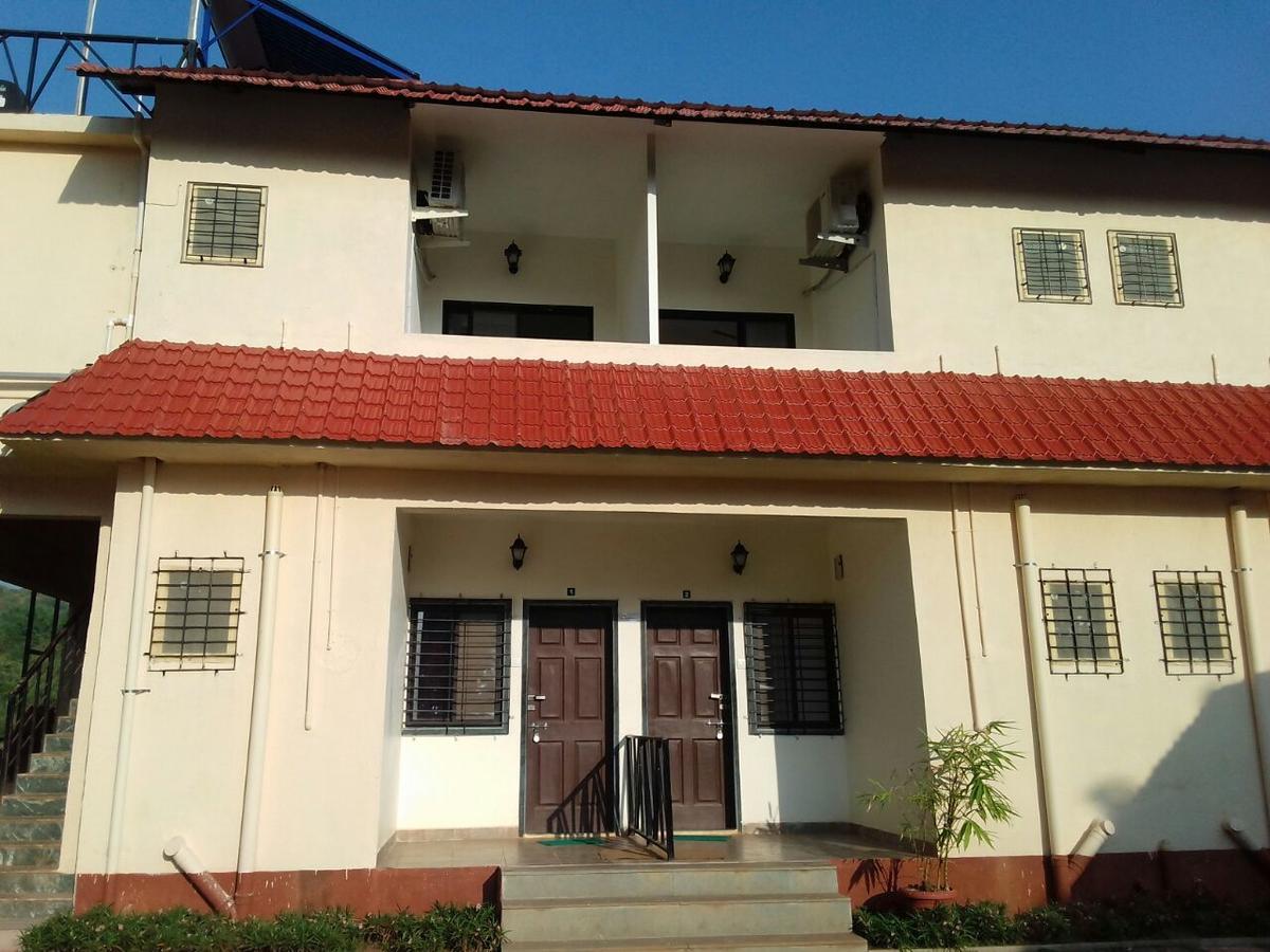 Whistling Waves Beach Resort Ānjarle Exterior foto