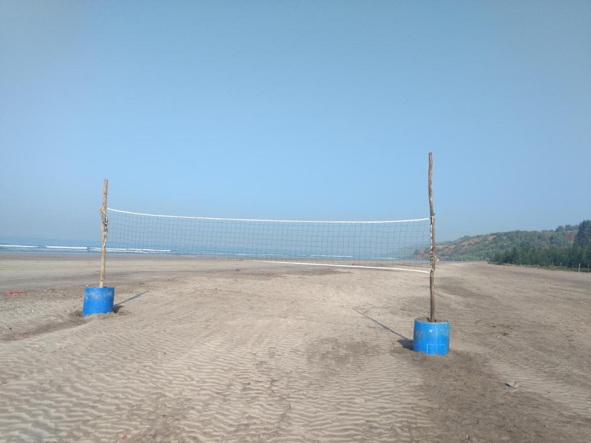 Whistling Waves Beach Resort Ānjarle Exterior foto